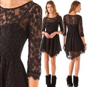 FREE PEOPLE Solid Black
Floral Leaf Lace Asym
Asymmetrical Hem Fit Flare size 4